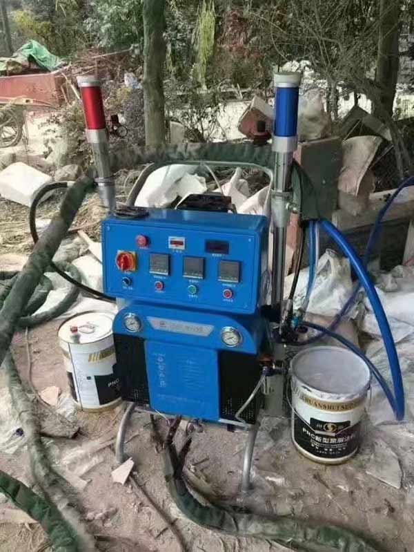 高压喷涂机北京某公园雕塑双组分聚脲防腐施工(图1) 公园泡沫雕塑防腐施工聚脲喷涂机