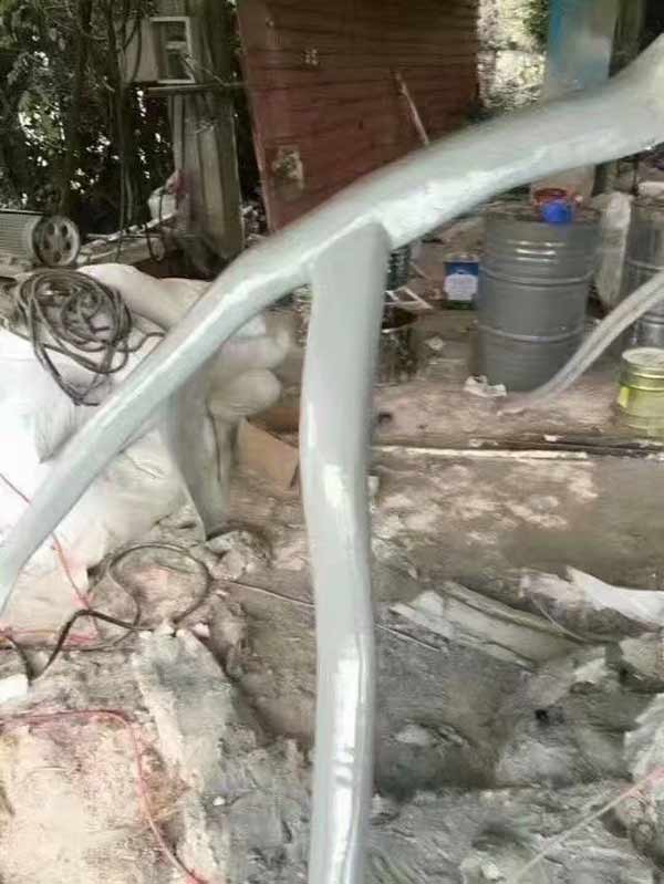 高压喷涂机北京某公园雕塑双组分聚脲防腐施工(图2) 公园雕塑防腐防摔聚脲喷涂应用案例